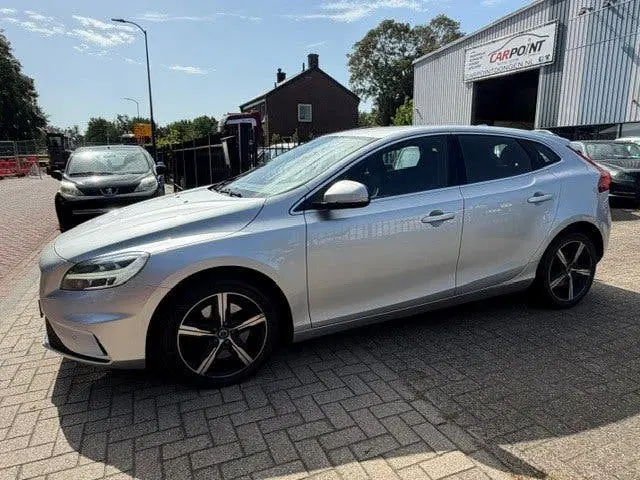 Volvo V40 1.5 T2 R-Design Leer Clima Cruise Trekhaak uit 2019, foto 5