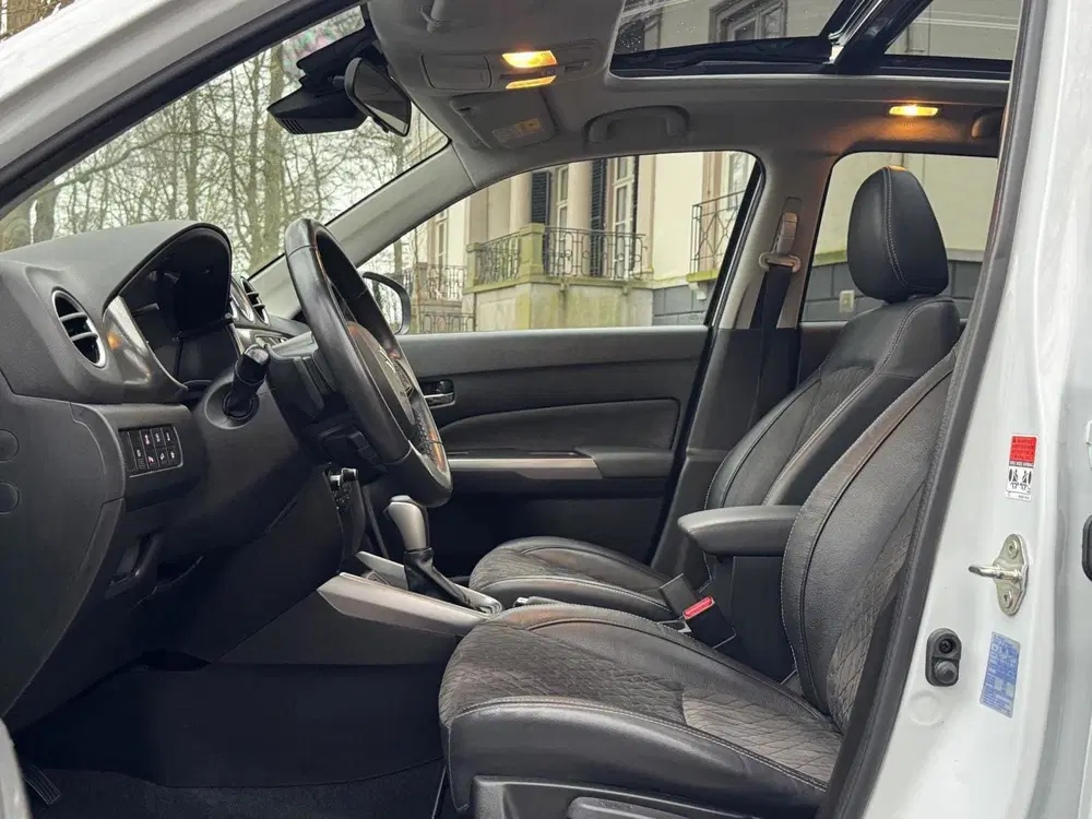 Suzuki Vitara 1.4 Boosterjet Style Smart AllGrip Automaa uit 2021, foto 13