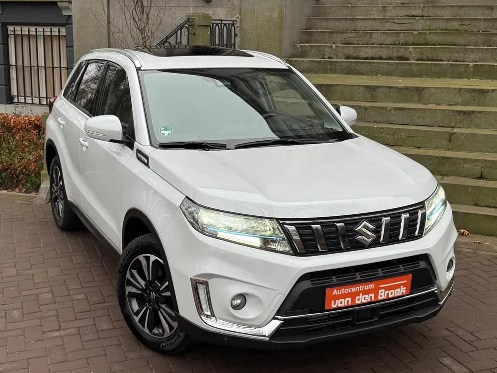 Suzuki Vitara 1.4 Boosterjet Style Smart AllGrip Automaa uit 2021, foto 2