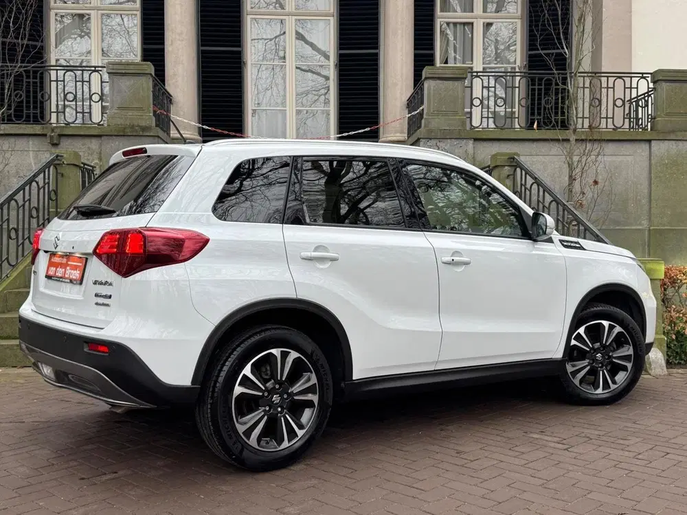 Suzuki Vitara 1.4 Boosterjet Style Smart AllGrip Automaa uit 2021, foto 3