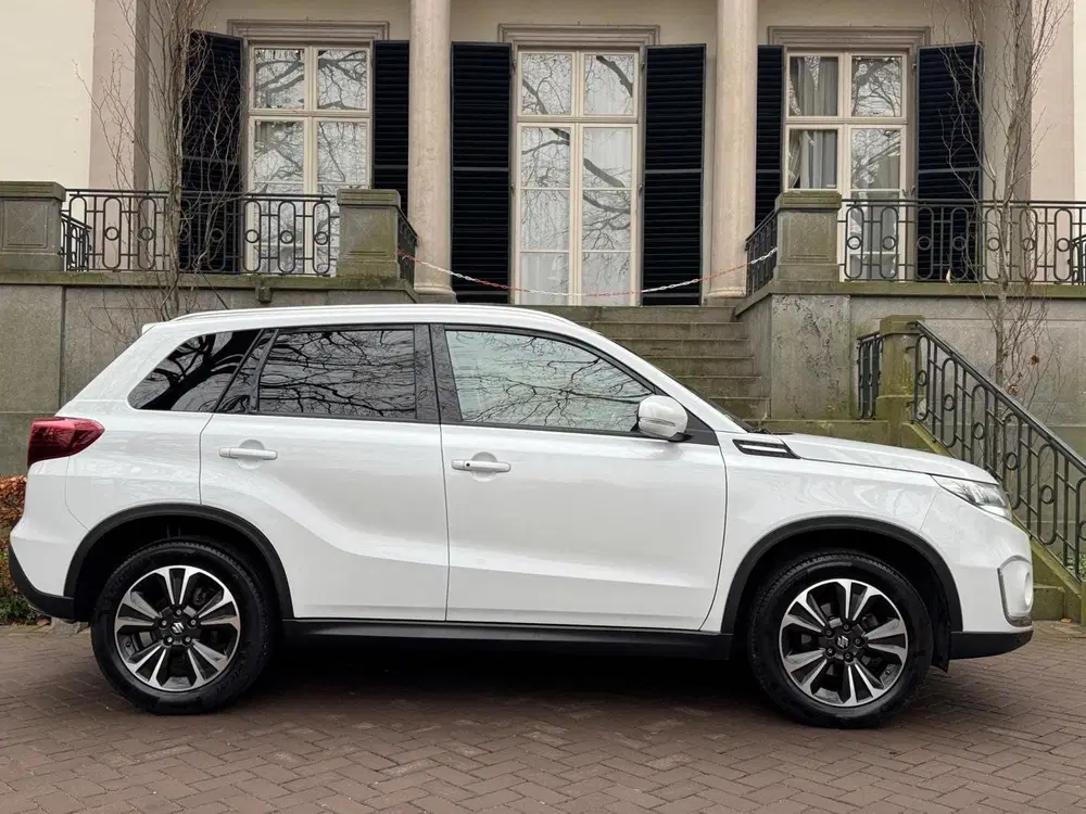 Suzuki Vitara 1.4 Boosterjet Style Smart AllGrip Automaa uit 2021, foto 4