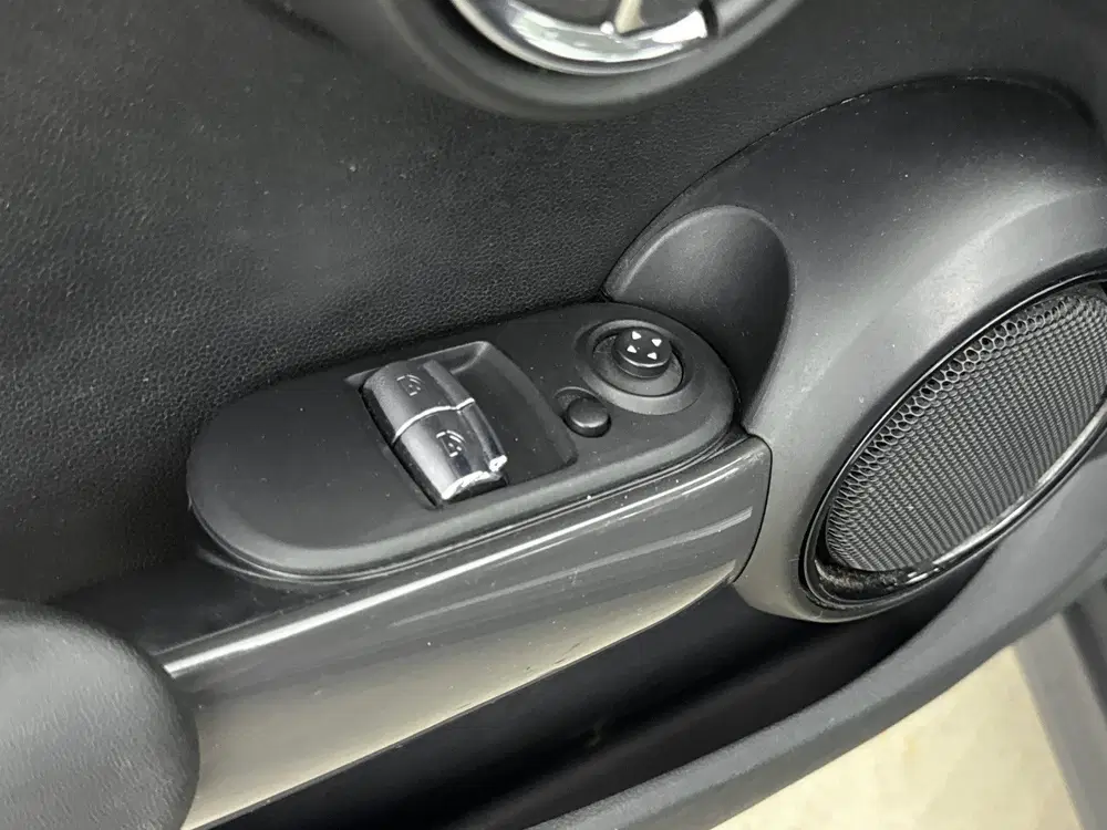 Mini Hatchback One Essential uit 2021, foto 14