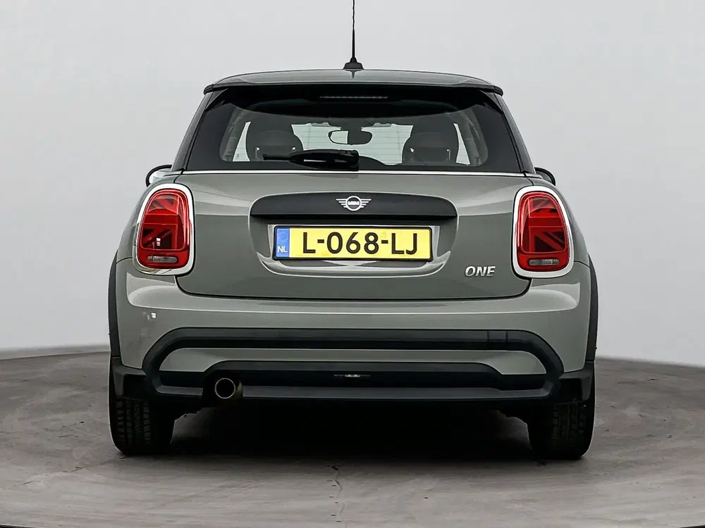 Mini Hatchback One Essential uit 2021, foto 3