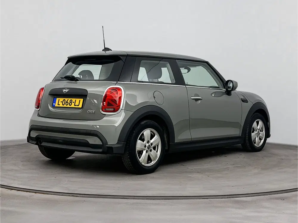 Mini Hatchback One Essential uit 2021, foto 4