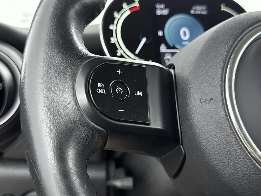 Mini Hatchback One Essential uit 2021, foto 6