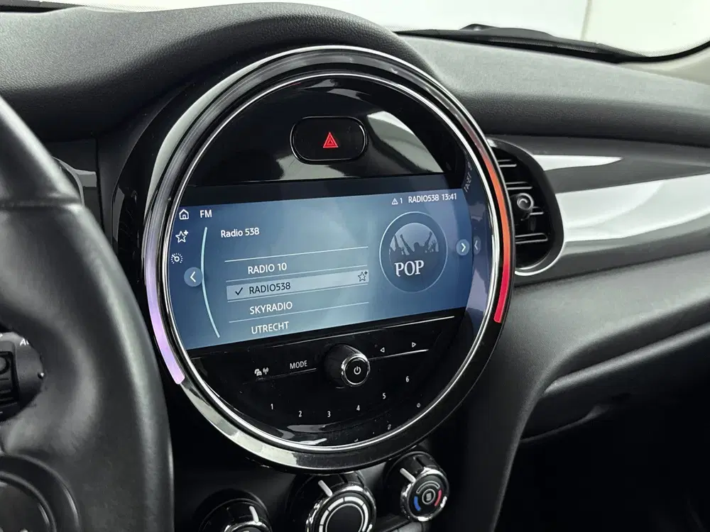 Mini Hatchback One Essential uit 2021, foto 7
