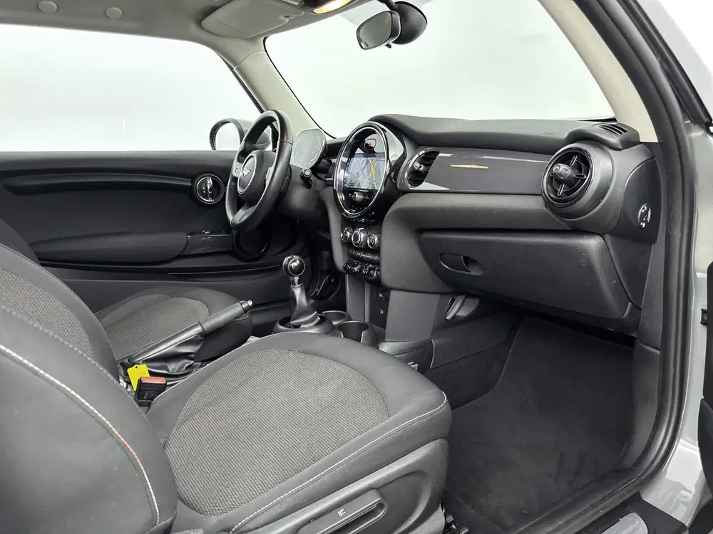 Mini Hatchback One Essential uit 2021, foto 8