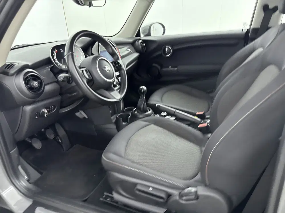 Mini Hatchback One Essential uit 2021, foto 9