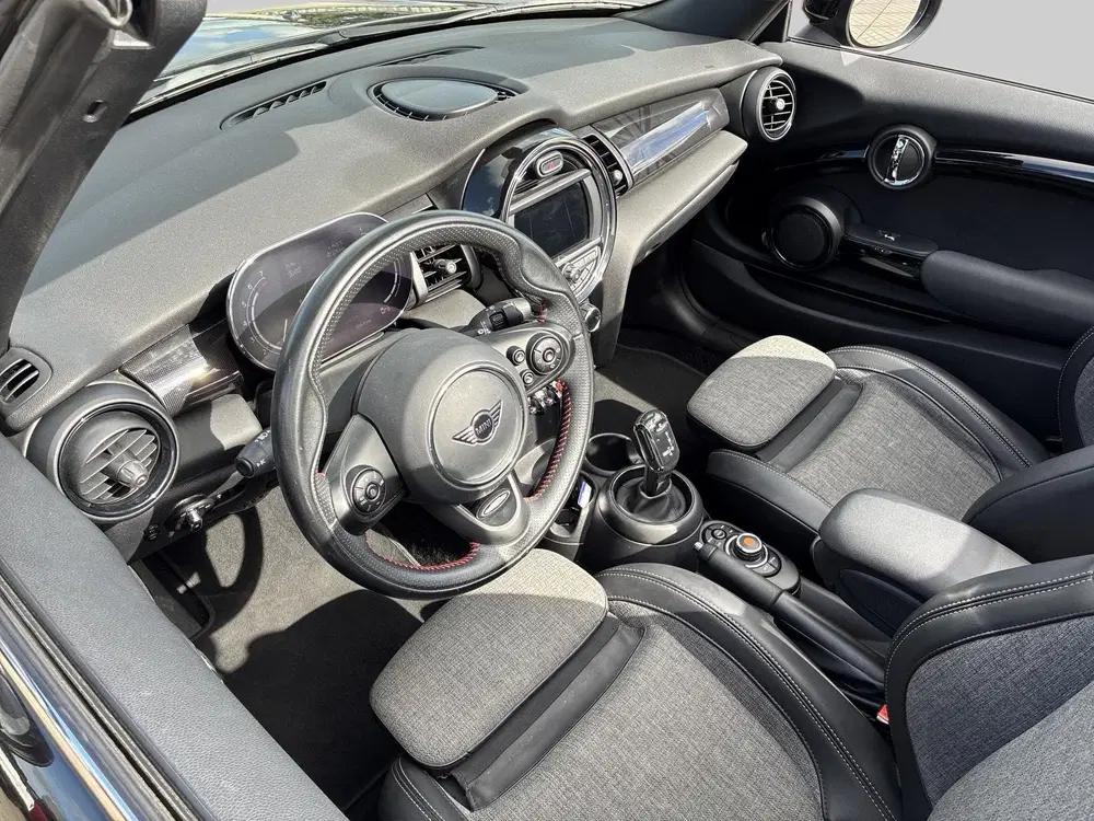 Mini Cabrio 1.5 Cooper Sidewalk Edition uit 2021, foto 10