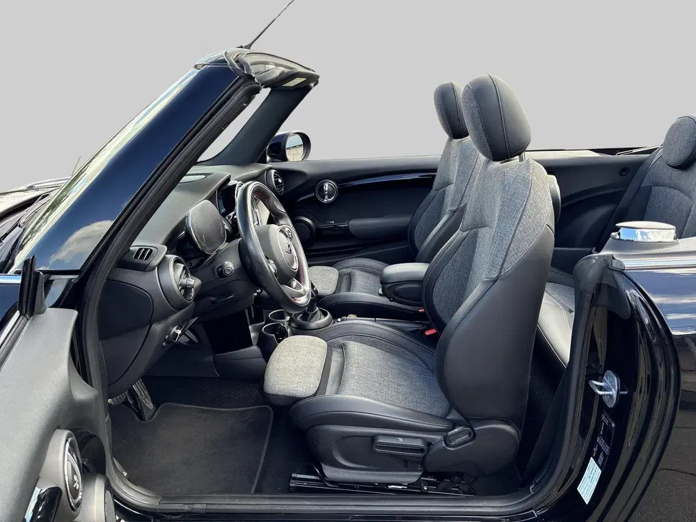 Mini Cabrio 1.5 Cooper Sidewalk Edition uit 2021, foto 15