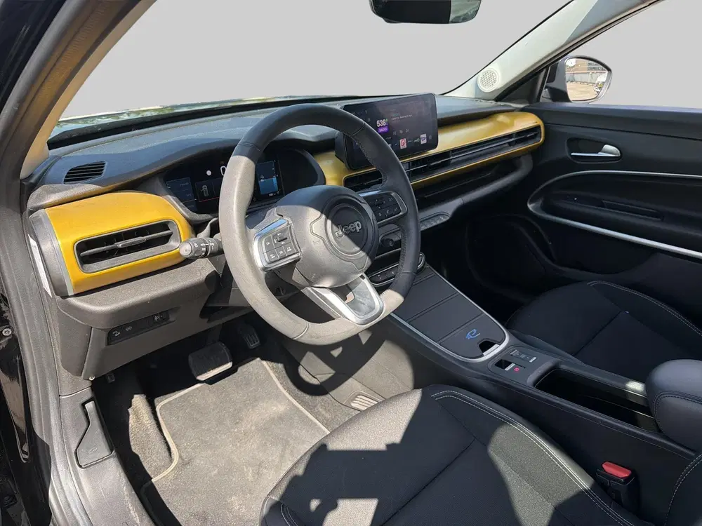 Jeep Avenger Black Edition 54 kWh uit 2023, foto 11
