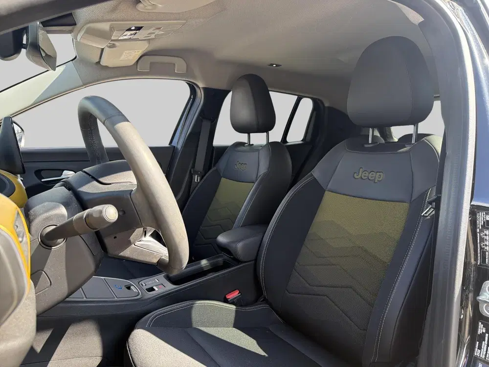 Jeep Avenger Black Edition 54 kWh uit 2023, foto 15