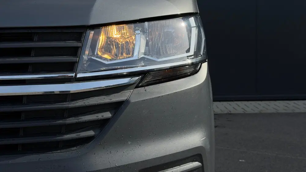 Volkswagen Transporter 2.0 TDI L2H1 30 DC uit 2023, foto 3