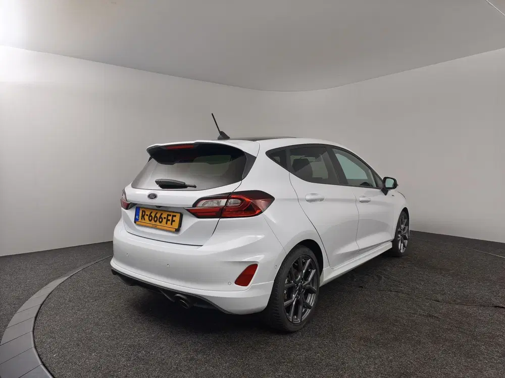 Ford Fiesta 1.0 EcoBoost Hybrid ST-Line Vignale uit 2022, foto 2