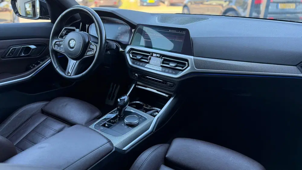 BMW 3-serie 320i High Executive Edition M Sport Camera uit 2019, foto 10