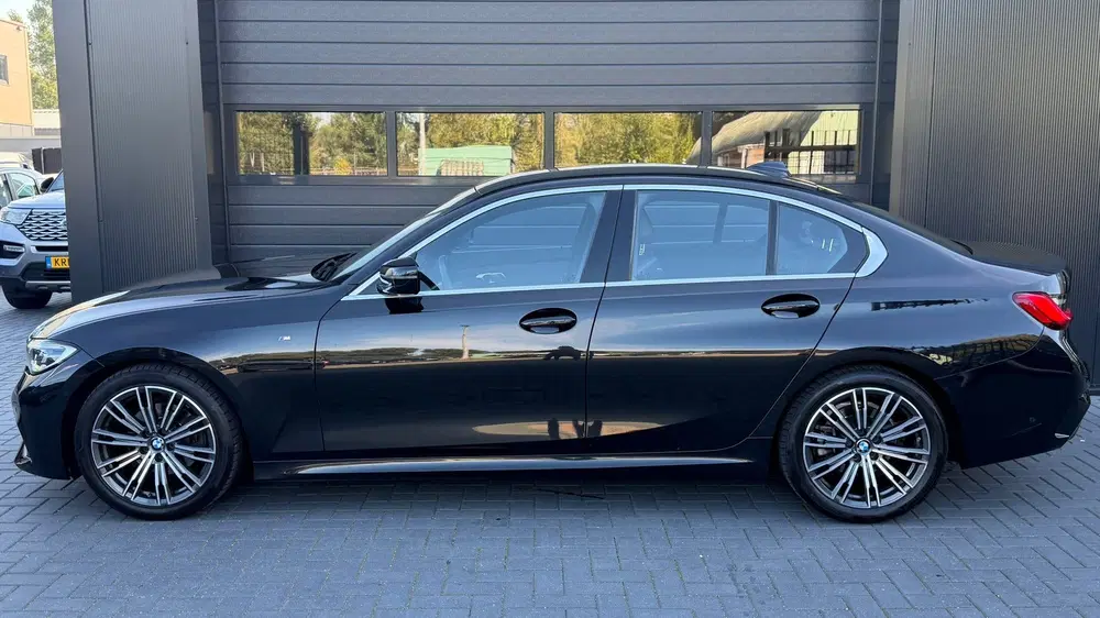BMW 3-serie 320i High Executive Edition M Sport Camera uit 2019, foto 3