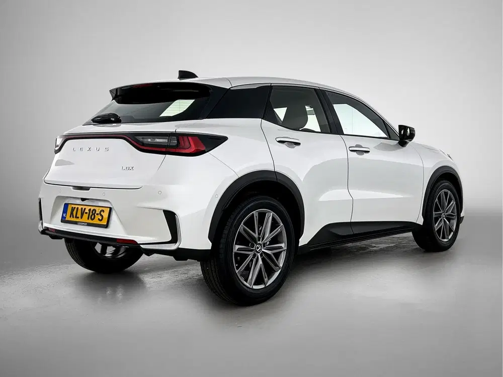 Lexus LBX Relax 2WD uit 2026, foto 2