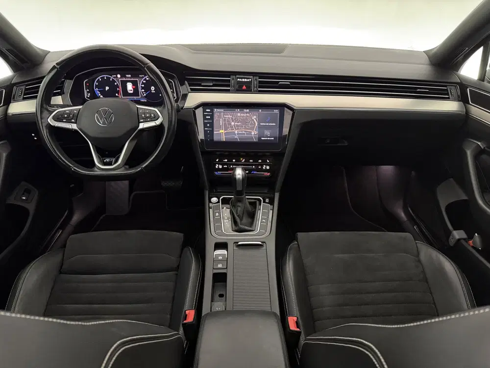 Volkswagen Passat 1.5 TSI R-Line uit 2020, foto 2