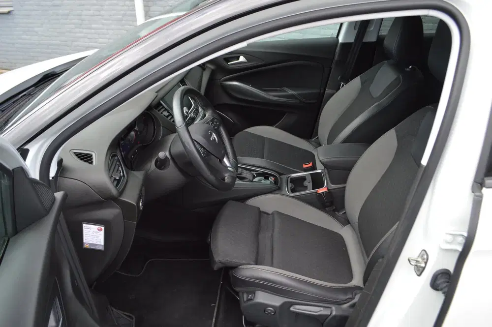 Opel Grandland 1.2 Turbo Innovation Automaat uit 2020, foto 4