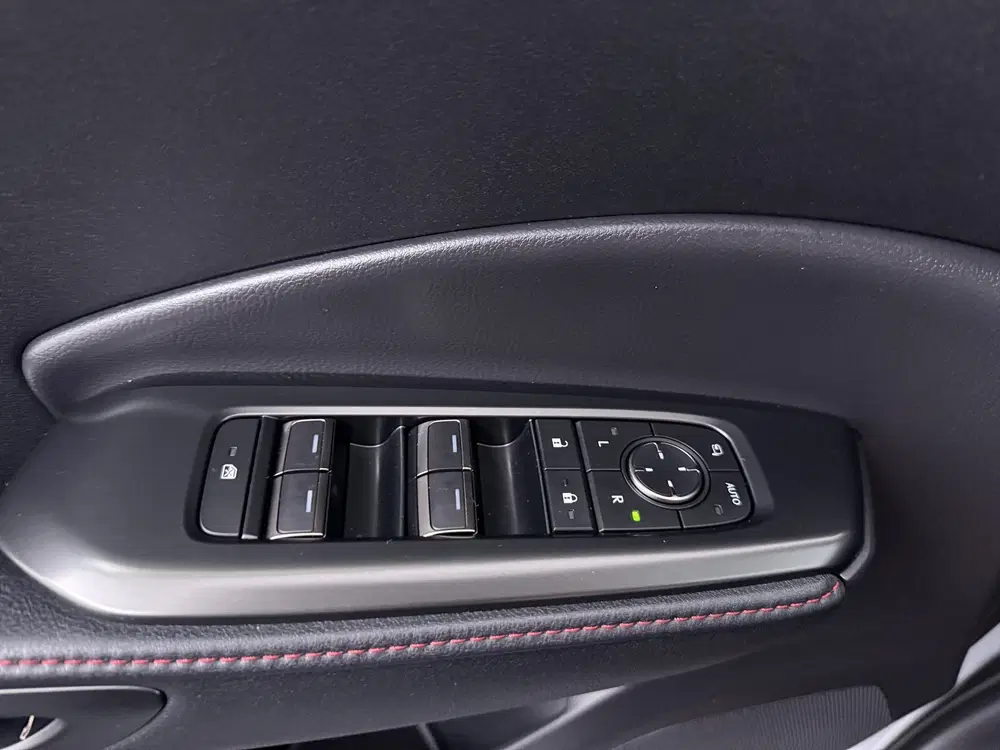 Lexus LBX Emotion 2WD uit 2025, foto 4
