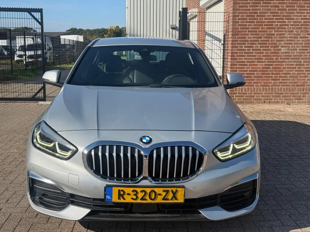 BMW 1-serie 118i High Executive Edition uit 2020, foto 2