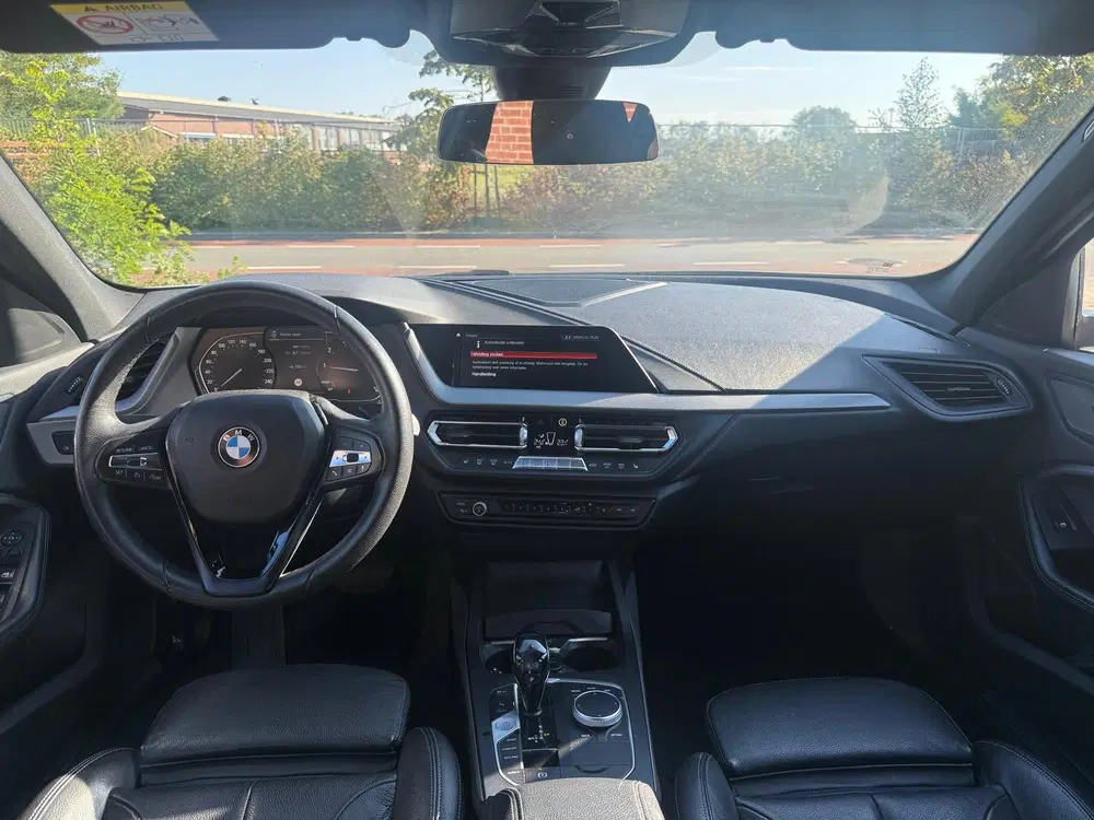 BMW 1-serie 118i High Executive Edition uit 2020, foto 8