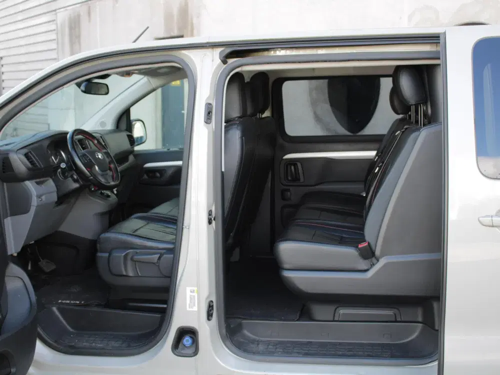 Toyota Proace 2.0 D-4D Professional Long DC uit 2019, foto 2
