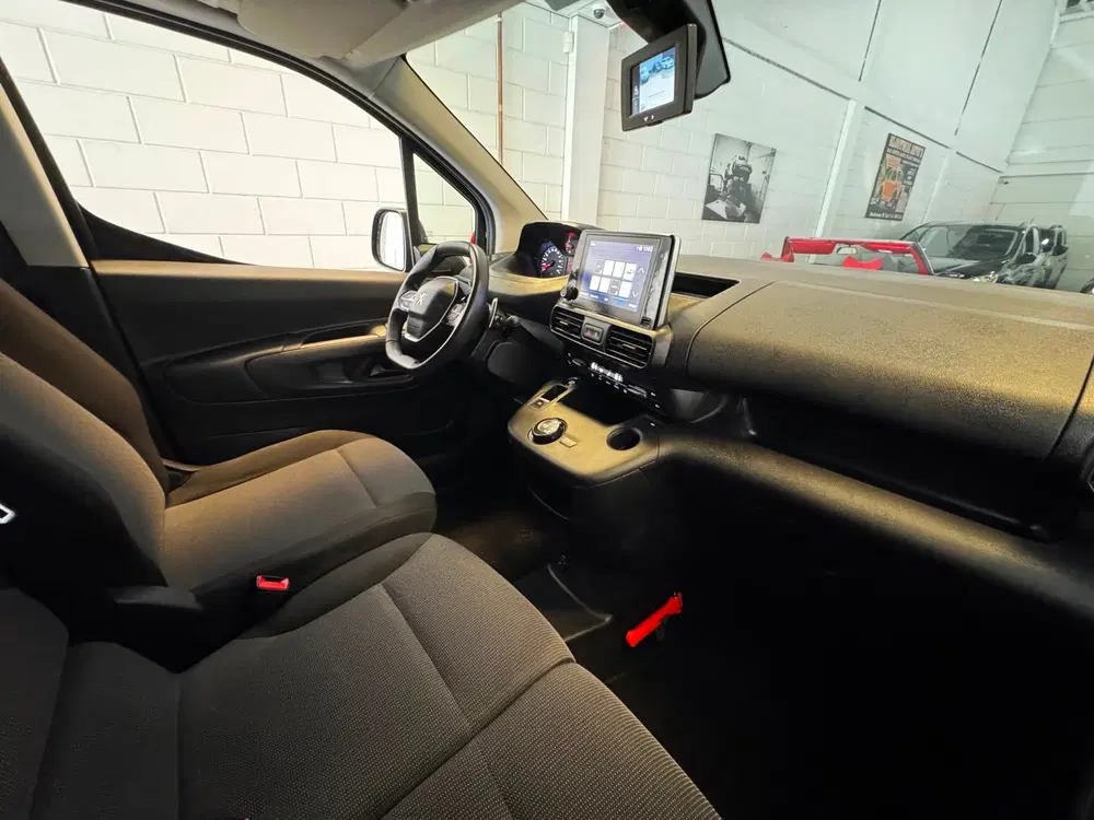 Peugeot Partner 1.5 BlueHDI Automaat L2 3-Persoons Dubbele uit 2022, foto 6