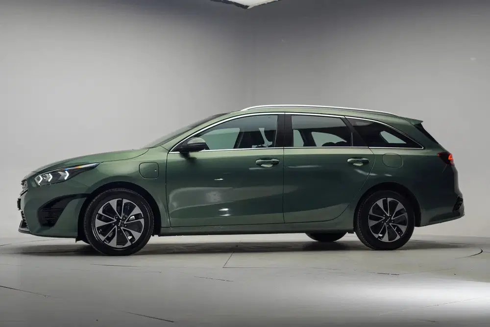 Kia Ceed 1.6 GDi PHEV DynamicLine Aut. [ Navi Camer uit 2023, foto 2