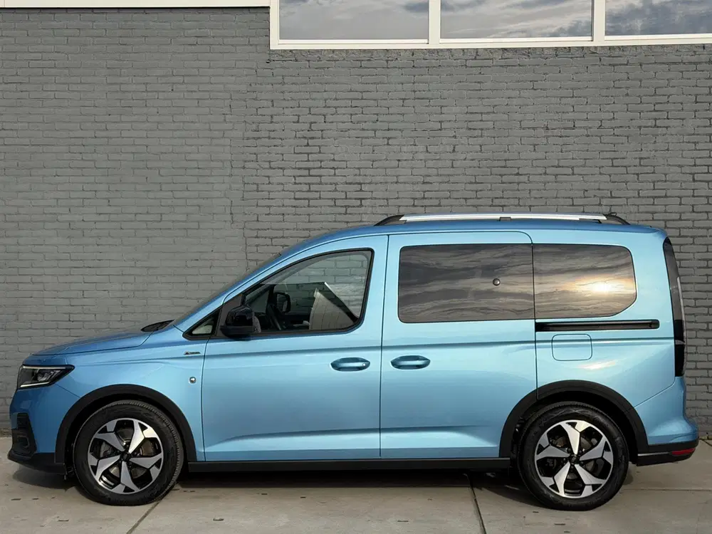Ford Tourneo Connect 1.5 EB uit 2022, foto 2