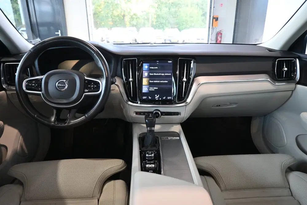 Volvo V60 2.0 T5 Inscription Automaat Clima Cruise P uit 2019, foto 2