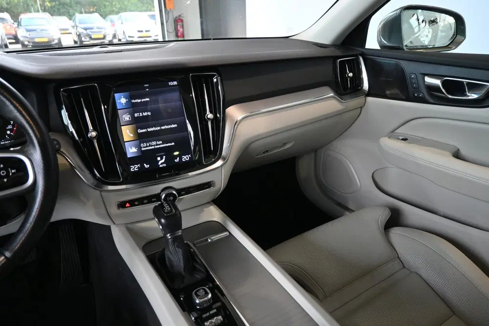 Volvo V60 2.0 T5 Inscription Automaat Clima Cruise P uit 2019, foto 9