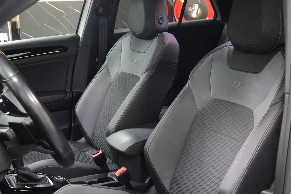 Volkswagen T-Roc 2.0 TSI R 4MOTION uit 2020, foto 13