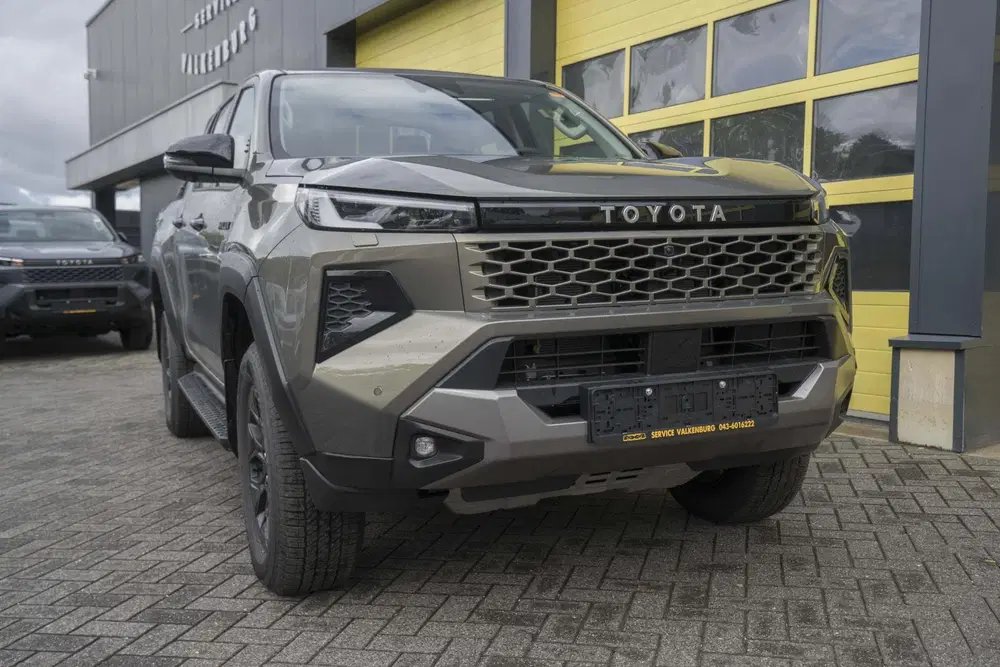 Toyota Hilux 2.8 D-4D Hybrid Invincible JBL Full Option uit 2026, foto 2