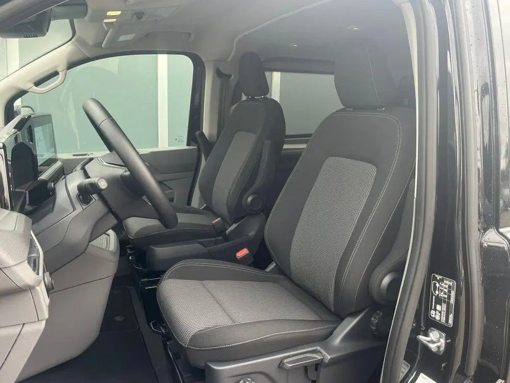 Volkswagen Transporter 2.0 TDI 170pk L2 Bulli Black Style DC uit 2024, foto 5
