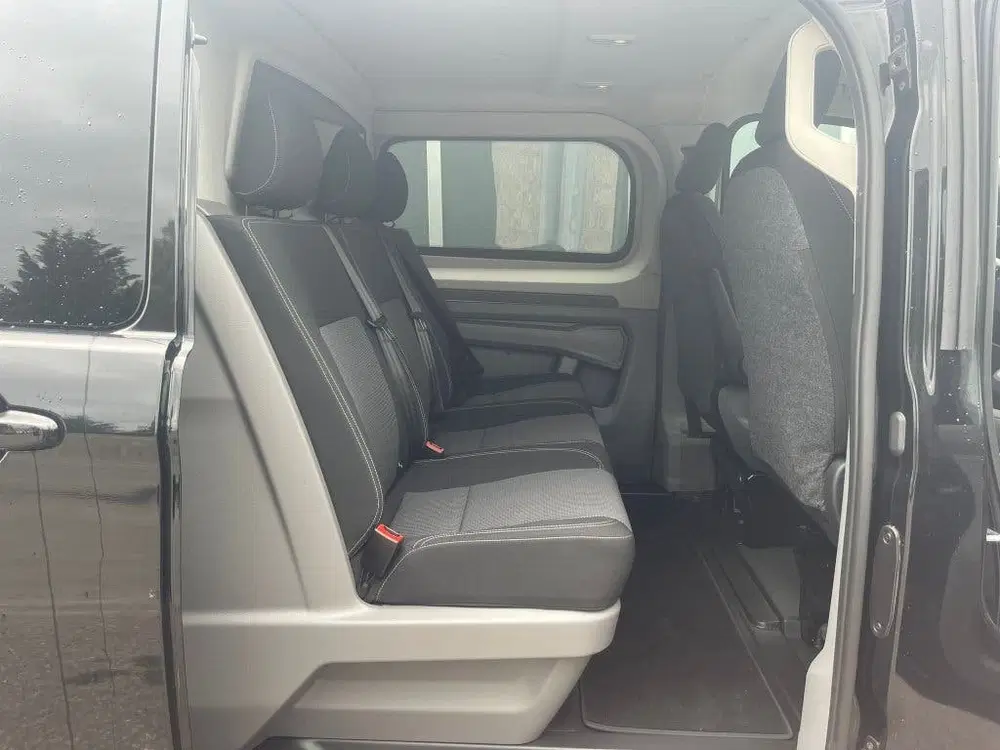 Volkswagen Transporter 2.0 TDI 170pk L2 Bulli Black Style DC uit 2024, foto 6