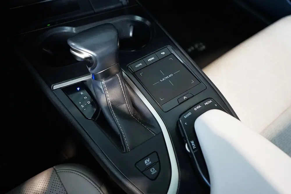 Lexus UX 250h CARPLAY uit 2020, foto 14