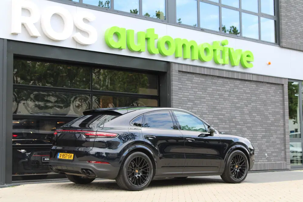 Porsche Cayenne Cayenne Coupé 3.0 E-Hybrid Platinum Editio uit 2022, foto 2