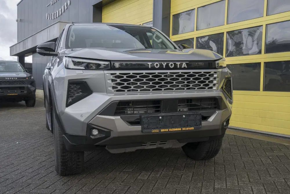Toyota Hilux 2.8 D-4D Hybrid Invincible JBL Full Option uit 2026, foto 2