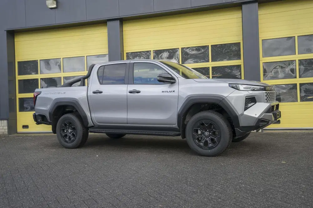 Toyota Hilux 2.8 D-4D Hybrid Invincible JBL Full Option uit 2026, foto 3