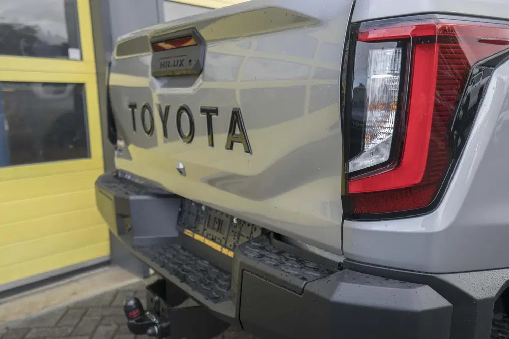 Toyota Hilux 2.8 D-4D Hybrid Invincible JBL Full Option uit 2026, foto 6