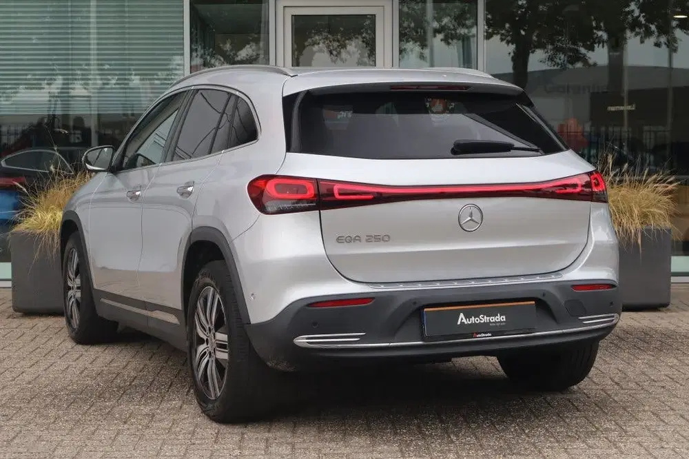 Mercedes-Benz EQA MERCEDES EQA 250+ 190pk Luxury Line SoH 94 uit 2023, foto 2