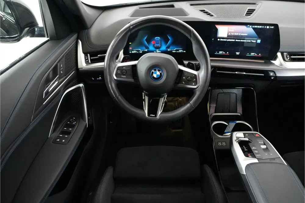 BMW X1 xDrive30e M-sport 327 pk PHEV uit 2023, foto 2