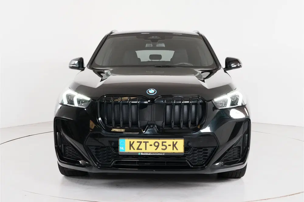 BMW X1 xDrive30e M-sport 327 pk PHEV uit 2023, foto 3
