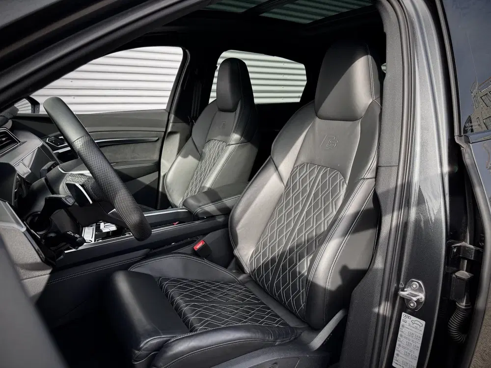 Audi Q8 55 quattro S Edition uit 2024, foto 6