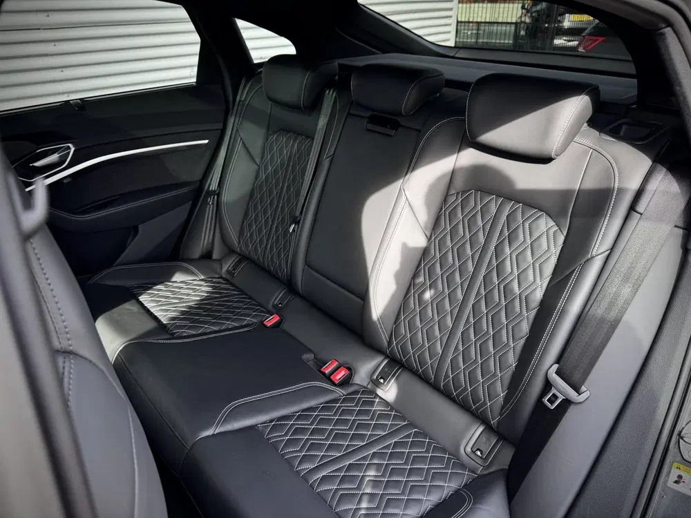 Audi Q8 55 quattro S Edition uit 2024, foto 7