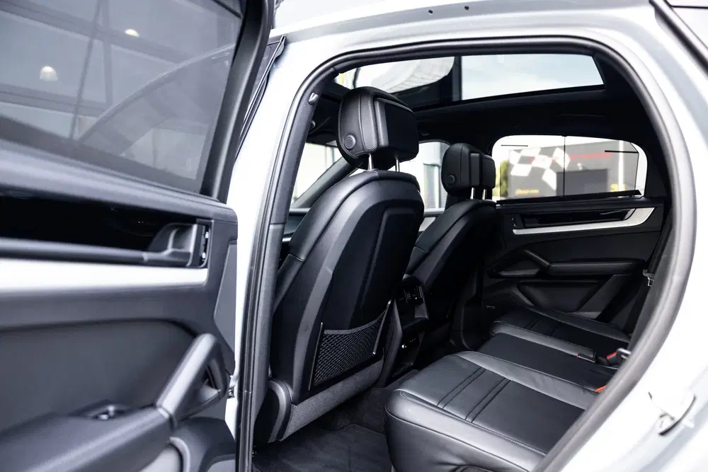 Porsche Cayenne Coupé 3.0 E-Hybrid uit 2024, foto 12