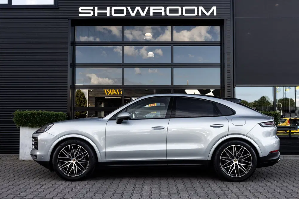 Porsche Cayenne Coupé 3.0 E-Hybrid uit 2024, foto 3