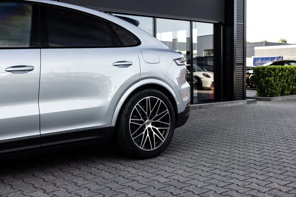 Porsche Cayenne Coupé 3.0 E-Hybrid uit 2024, foto 5