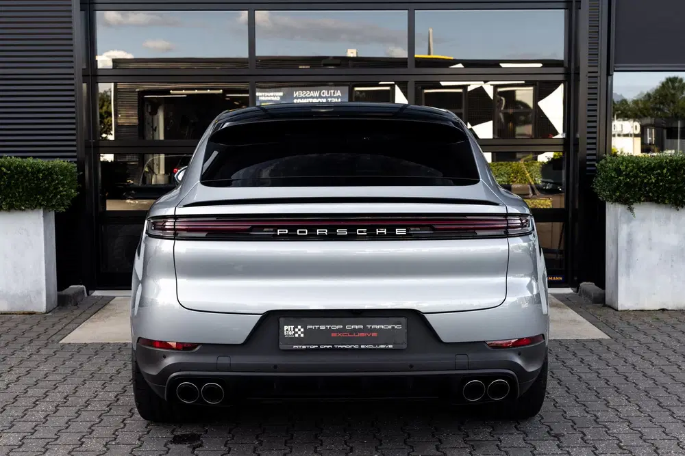 Porsche Cayenne Coupé 3.0 E-Hybrid uit 2024, foto 6